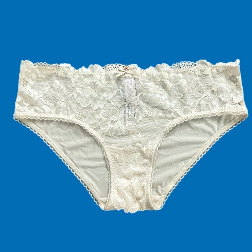 Victorias Secret Body Supersoft floral Lace front Hiphugger panty beige Small